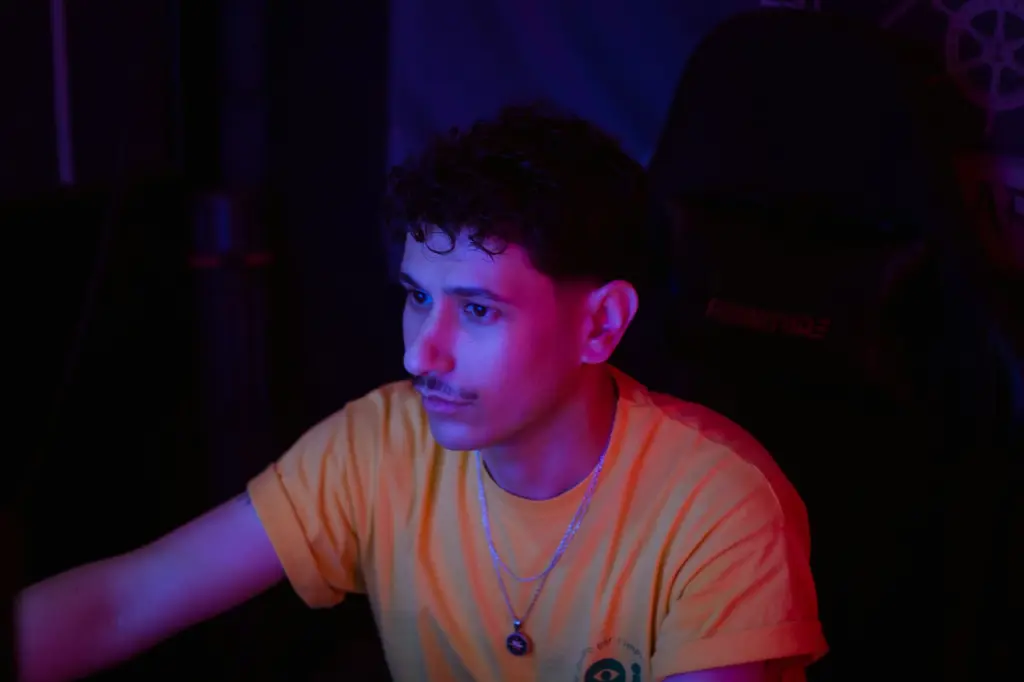 unsplash_iq_UA21yguY_yellow tshirt.webp.jpg